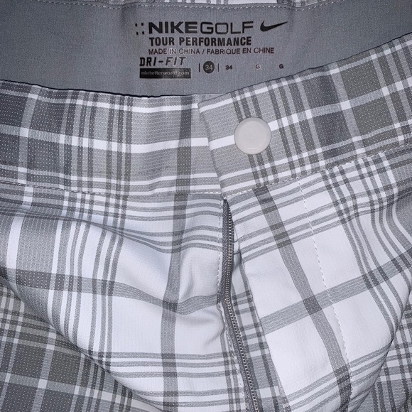 Nike Golf Shorts - Size 34 - Picture 2 of 3